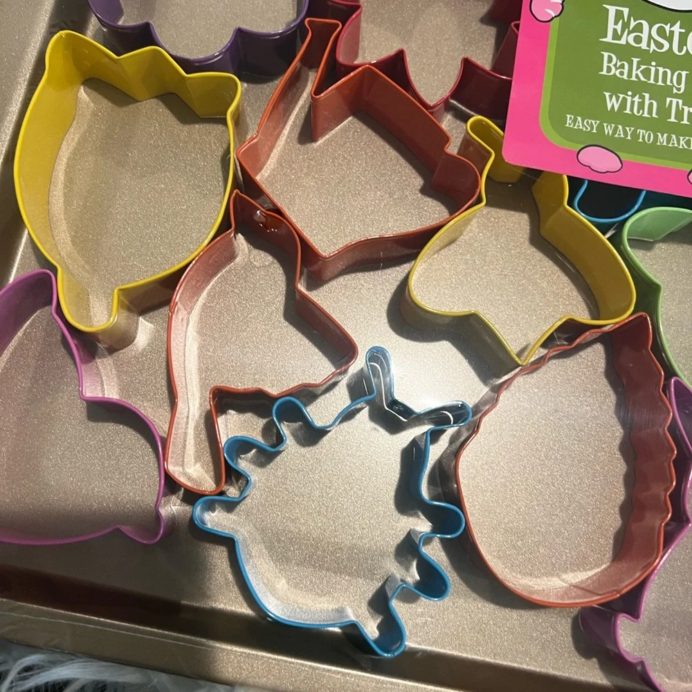 Easter cookie cutters and‎ tray